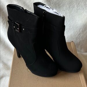 Elegant Black suede Ankle Boots trends up collection size 8.5
